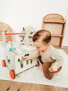 Small Foot - Chariot de marche "Mon 1er établi" - A partir de 12 mois - chariot, marche, outil, trieur de formes, trotteur, établi