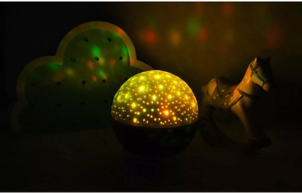 Snoezelen - Lampe de chevet et Projecteur rotatif "Ciel étoilé" - Dès la naissance