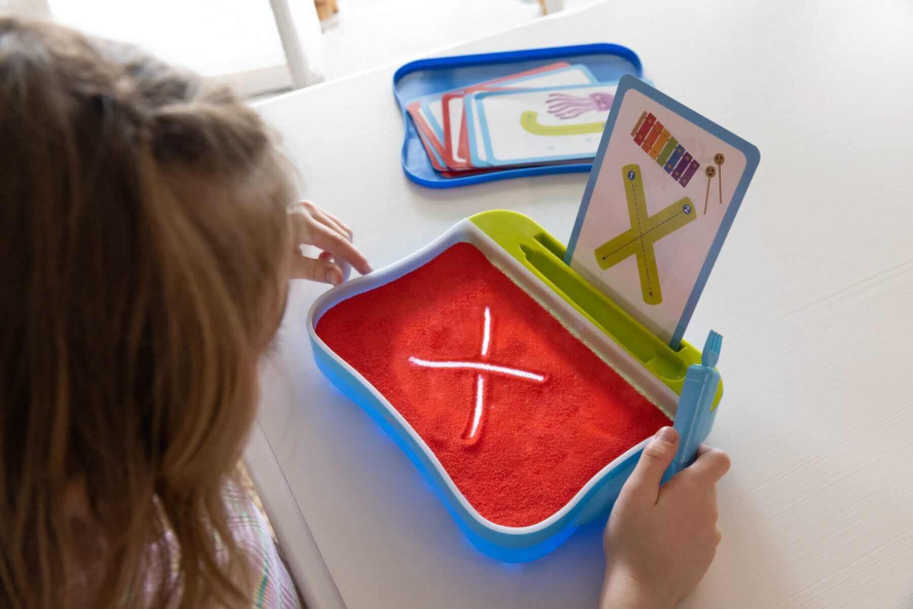 Learning Resources - Plateau de Tracé lumineux ""Light Up Tracing Center" - motricité fine, plateau de sable, sensoriel, tracé, écriture